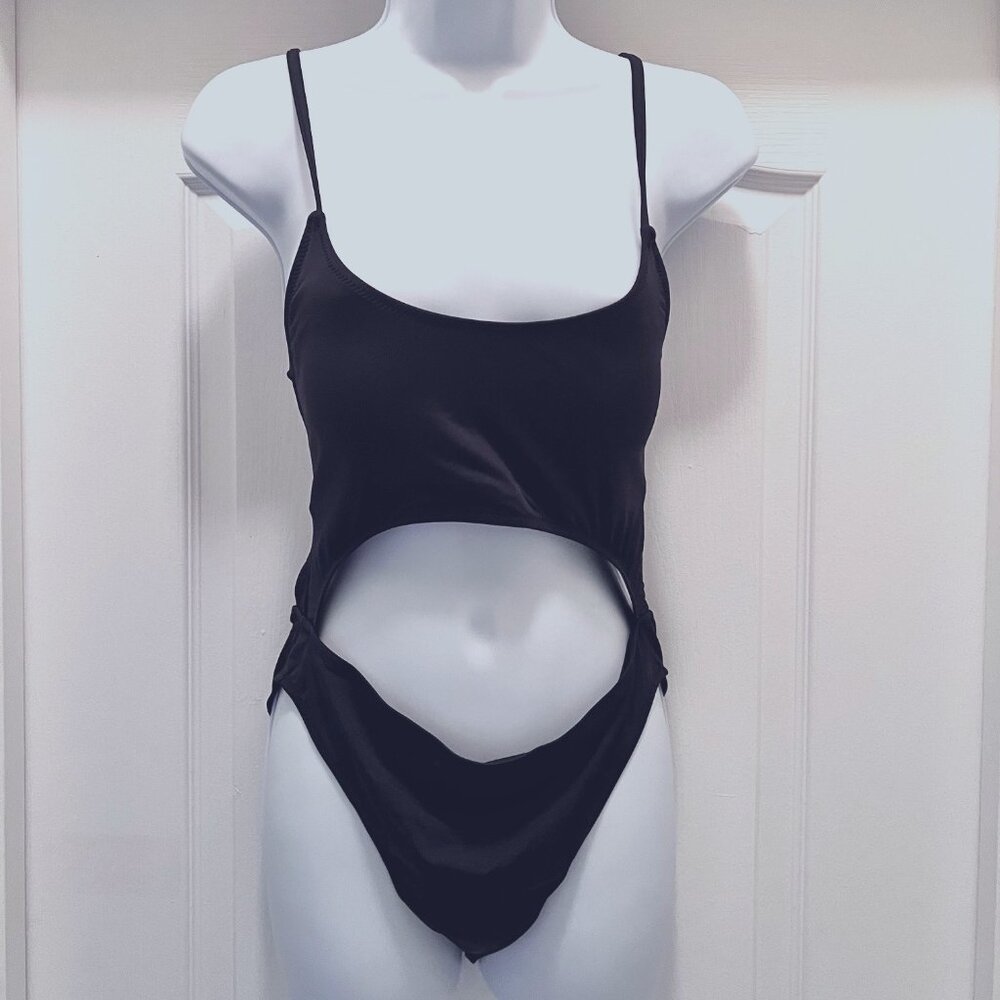 Meyeeka Women's One Piece Swimsuit-NWT-Black-Lace up in Back-Cut out Front-Large